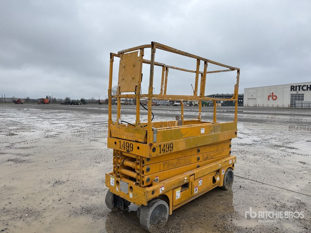 2007 Haulotte Compact 10N (Inoperable) Scissor Lift - Scissor lift: picture 2 2007 Haulotte Compact 10N (Inoperable) Scissor Lift - Scissor lift: picture 2