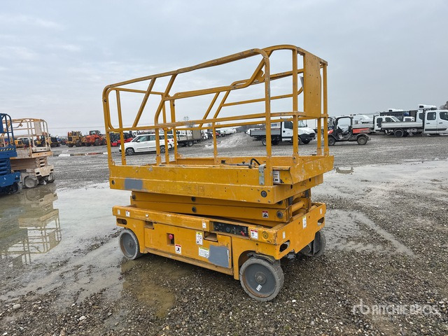 2009 Haulotte Compact 8NWT Electric (Inoperable) Scissor Lift - Scissor lift: picture 2 2009 Haulotte Compact 8NWT Electric (Inoperable) Scissor Lift - Scissor lift: picture 2