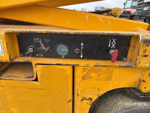 2009 Haulotte Compact12 Electric Scissor Lift - Scissor lift: picture 5 2009 Haulotte Compact12 Electric Scissor Lift - Scissor lift: picture 5