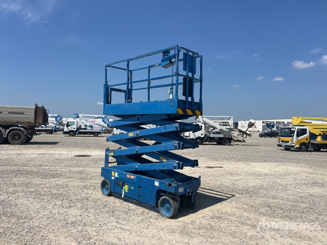 2013 Genie GS-2632 Scissor Lift - Scissor lift: picture 2 2013 Genie GS-2632 Scissor Lift - Scissor lift: picture 2