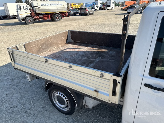 2014 Volkswagen Transporter Crew Cab Flatbed Truck - Open body delivery van: picture 5 2014 Volkswagen Transporter Crew Cab Flatbed Truck - Open body delivery van: picture 5