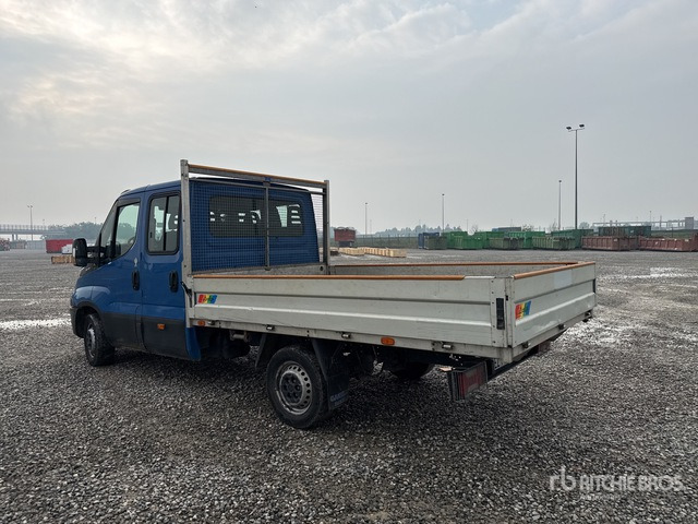 2015 Iveco Daily 33-110 Crew Cab Flatbed Truck - Open body delivery van: picture 1 2015 Iveco Daily 33-110 Crew Cab Flatbed Truck - Open body delivery van: picture 1