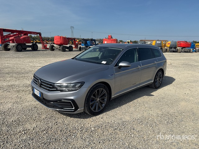 2021 Volkswagen Passat 1.4 PLUG IN HYBRID GTE DSG Station Wagon - Station wagon: picture 2 2021 Volkswagen Passat 1.4 PLUG IN HYBRID GTE DSG Station Wagon - Station wagon: picture 2