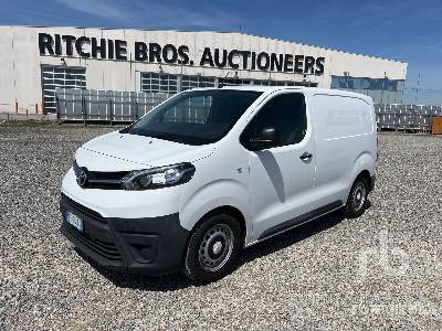 TOYOTA PROACE - Box truck: picture 1 TOYOTA PROACE - Box truck: picture 1