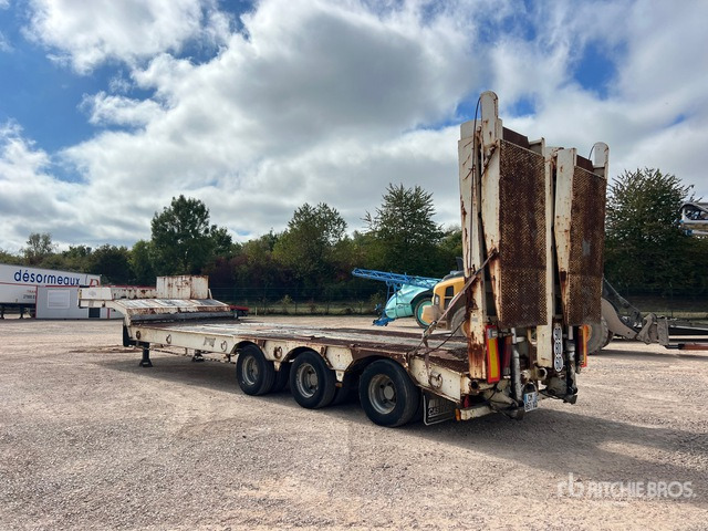 2008 Castera 3SS34T Remorque Porte-Engins 3 Essieux ... Lowboy Trailer - Low loader semi-trailer: picture 3 2008 Castera 3SS34T Remorque Porte-Engins 3 Essieux ... Lowboy Trailer - Low loader semi-trailer: picture 3