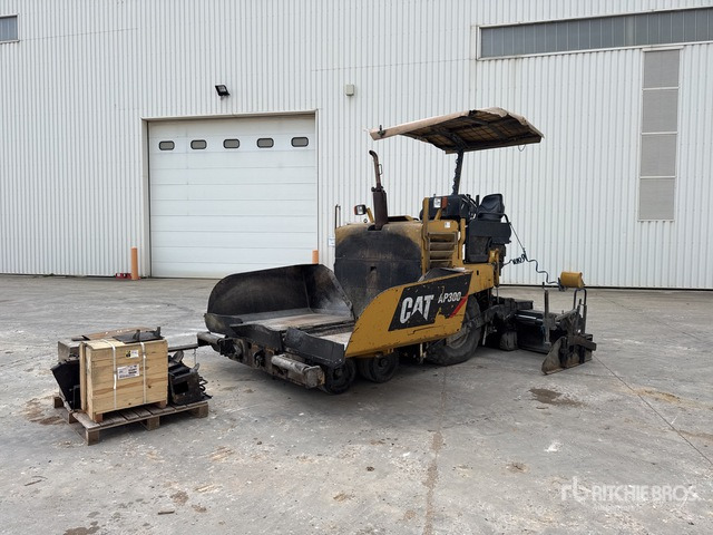 2012 Cat AP300 Wheel Finisseur Asphalt Paver - Asphalt paver: picture 1 2012 Cat AP300 Wheel Finisseur Asphalt Paver - Asphalt paver: picture 1