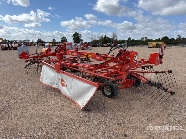 2012 Kuhn GA 6002 6 m Semi-Mount 2 Rotor Andaineur Hay Rake - Tedder/ Rake: picture 3 2012 Kuhn GA 6002 6 m Semi-Mount 2 Rotor Andaineur Hay Rake - Tedder/ Rake: picture 3