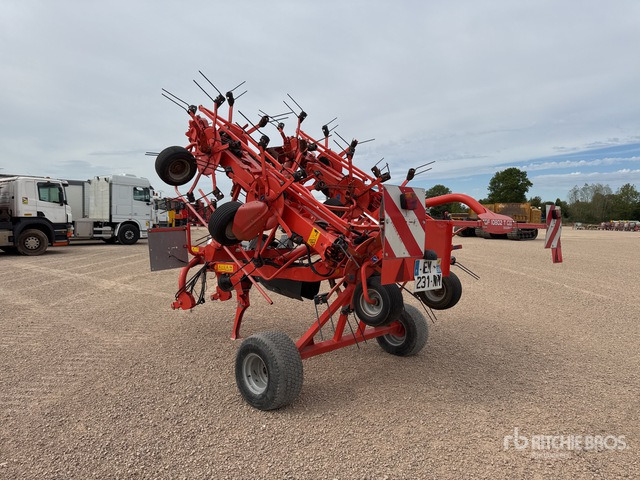 2014 Kuhn GF 10802 T G2 10.8 m 2-Point 10 Rotor Faneuse Hay Tedder - Tedder/ Rake: picture 4 2014 Kuhn GF 10802 T G2 10.8 m 2-Point 10 Rotor Faneuse Hay Tedder - Tedder/ Rake: picture 4