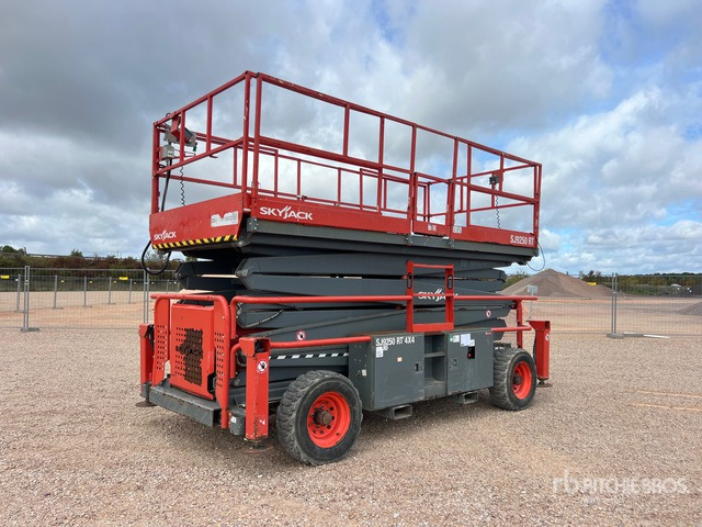 2019 Skyjack SJ9250 RT 4x4 Scissor Lift - Scissor lift: picture 1 2019 Skyjack SJ9250 RT 4x4 Scissor Lift - Scissor lift: picture 1