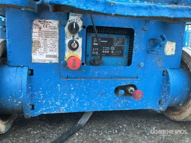 2012 Skyjack SJIII3219 Electric Scissor Lift - Scissor lift: picture 5 2012 Skyjack SJIII3219 Electric Scissor Lift - Scissor lift: picture 5