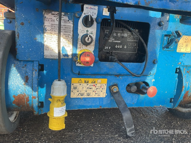 2012 Skyjack SJIII3219 Electric Scissor Lift - Scissor lift: picture 5 2012 Skyjack SJIII3219 Electric Scissor Lift - Scissor lift: picture 5