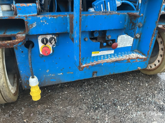 2012 Skyjack SJIII4632 Electric Scissor Lift - Scissor lift: picture 5 2012 Skyjack SJIII4632 Electric Scissor Lift - Scissor lift: picture 5