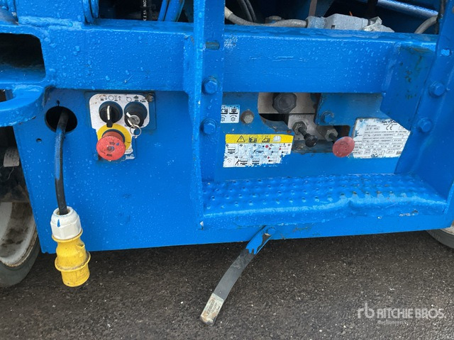 2012 Skyjack SJIII4632 Electric Scissor Lift - Scissor lift: picture 5 2012 Skyjack SJIII4632 Electric Scissor Lift - Scissor lift: picture 5