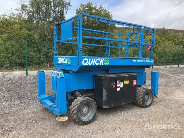 2014 Genie GS2669RT 4x4 Diesel Scissor Lift - Scissor lift: picture 2 2014 Genie GS2669RT 4x4 Diesel Scissor Lift - Scissor lift: picture 2