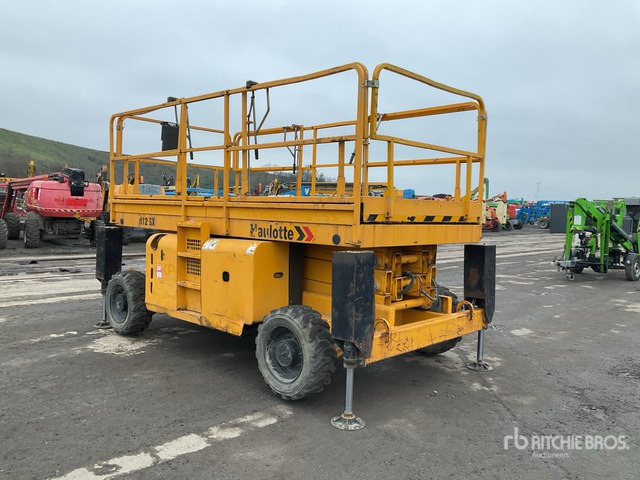 2014 Haulotte H12SDX 4x4 Diesel Scissor Lift - Scissor lift: picture 3 2014 Haulotte H12SDX 4x4 Diesel Scissor Lift - Scissor lift: picture 3