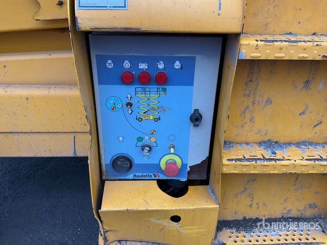 2014 Haulotte H12SDX 4x4 Diesel Scissor Lift - Scissor lift: picture 5 2014 Haulotte H12SDX 4x4 Diesel Scissor Lift - Scissor lift: picture 5
