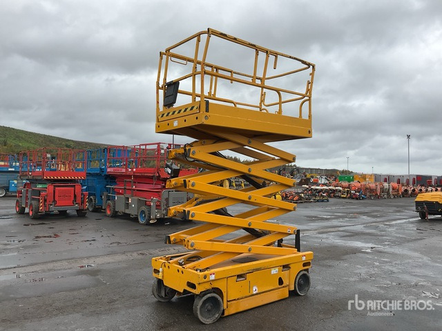 2015 Haulotte Compact 12 Electric Scissor Lift - Scissor lift: picture 2 2015 Haulotte Compact 12 Electric Scissor Lift - Scissor lift: picture 2