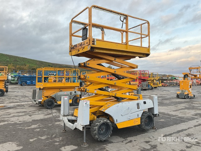2015 Haulotte Compact 12DX 4x4 Diesel Scissor Lift - Scissor lift: picture 1 2015 Haulotte Compact 12DX 4x4 Diesel Scissor Lift - Scissor lift: picture 1