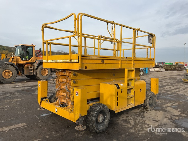 2015 Haulotte H18SX 4x4 Diesel Scissor Lift - Scissor lift: picture 3 2015 Haulotte H18SX 4x4 Diesel Scissor Lift - Scissor lift: picture 3