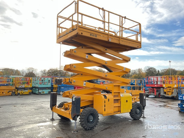 2015 Haulotte H18SX 4x4 Diesel Scissor Lift - Scissor lift: picture 1 2015 Haulotte H18SX 4x4 Diesel Scissor Lift - Scissor lift: picture 1