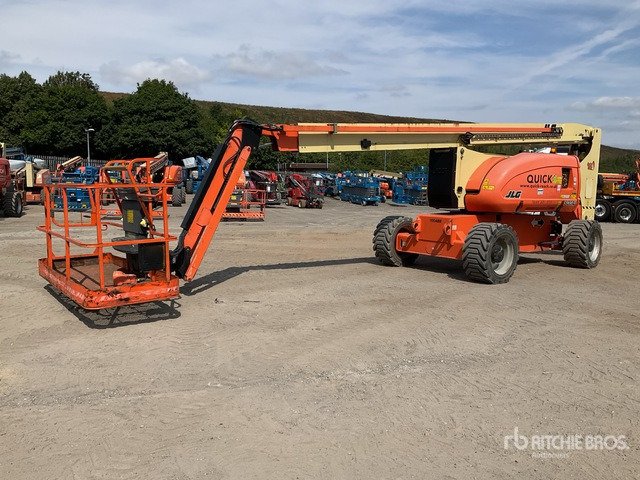 2017 JLG 800 AJ 4WD Diesel Articulating Boom Lift - Articulated boom: picture 1 2017 JLG 800 AJ 4WD Diesel Articulating Boom Lift - Articulated boom: picture 1