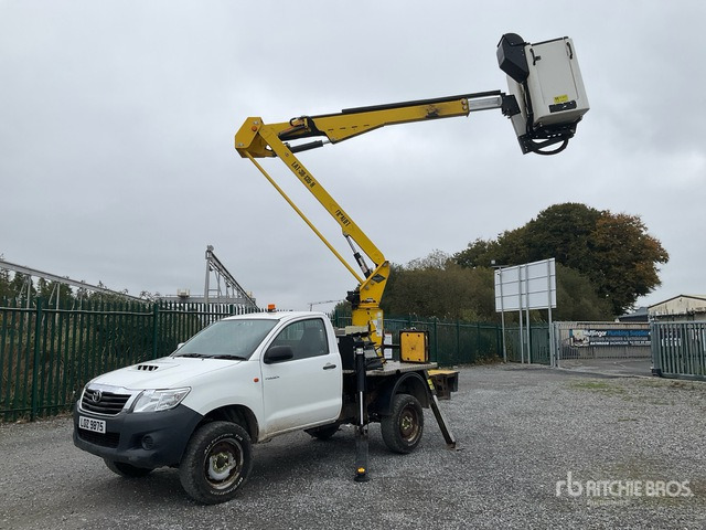 2018 Toyota Hilux 2018 Versalift LAT-38-135-H on 4x4 Bucket Truck - Other machinery: picture 2 2018 Toyota Hilux 2018 Versalift LAT-38-135-H on 4x4 Bucket Truck - Other machinery: picture 2