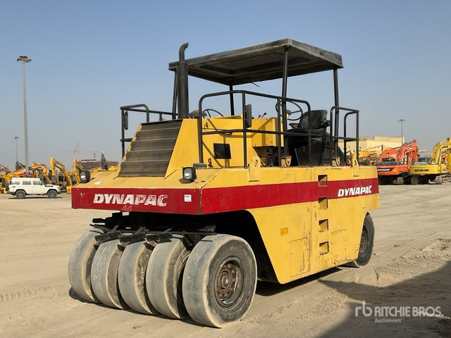2002 Dynapac CP 271 9 Wheel Pneumatic Roller - Pneumatic roller: picture 2 2002 Dynapac CP 271 9 Wheel Pneumatic Roller - Pneumatic roller: picture 2