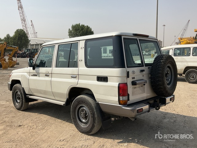 2014 Toyota Land Cruiser LX 76L 4x4 SUV - SUV: picture 4 2014 Toyota Land Cruiser LX 76L 4x4 SUV - SUV: picture 4