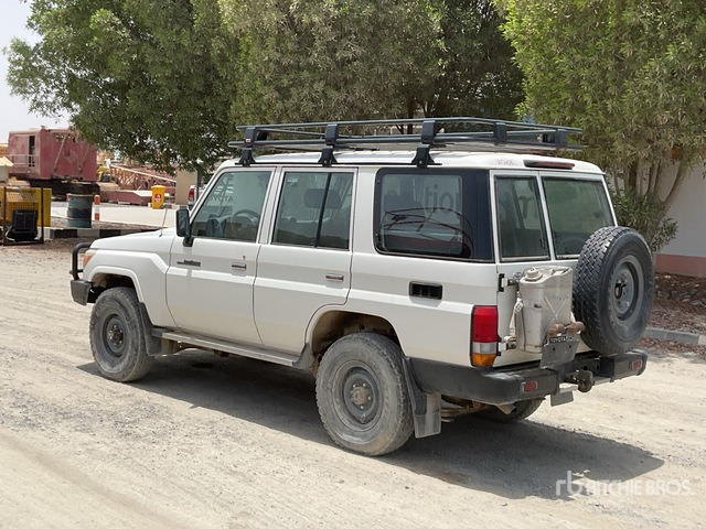 2018 Toyota Land Cruiser 76L 4x4 SUV - SUV: picture 4 2018 Toyota Land Cruiser 76L 4x4 SUV - SUV: picture 4