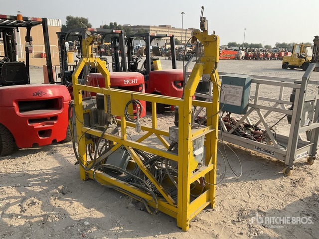 2002 Platform 300 Electric Work Platform - Attachment for Construction machinery: picture 3 2002 Platform 300 Electric Work Platform - Attachment for Construction machinery: picture 3