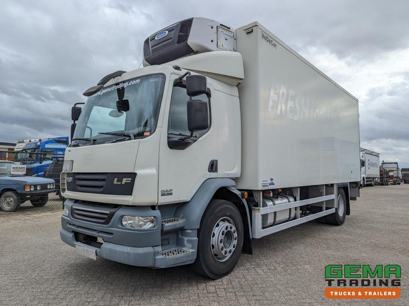 DAF FA LF55.300 4x2 Sleepcab 18T Euro5 Koel-VriesBak 6.45m + Carrier Supra 750 - Laadklep 1500KG (V781) - Refrigerator truck: picture 1 DAF FA LF55.300 4x2 Sleepcab 18T Euro5 Koel-VriesBak 6.45m + Carrier Supra 750 - Laadklep 1500KG (V781) - Refrigerator truck: picture 1