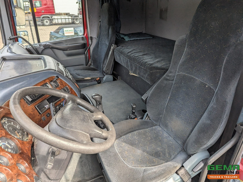 Leasing of DAF XF95.430 4x2 Spacecab Euro2 - Retarder - Geslotenbak 7.7m - Handgeschakeld - Vangmuil DAF XF95.430 4x2 Spacecab Euro2 - Retarder - Geslotenbak 7.7m - Handgeschakeld - Vangmuil: picture 13