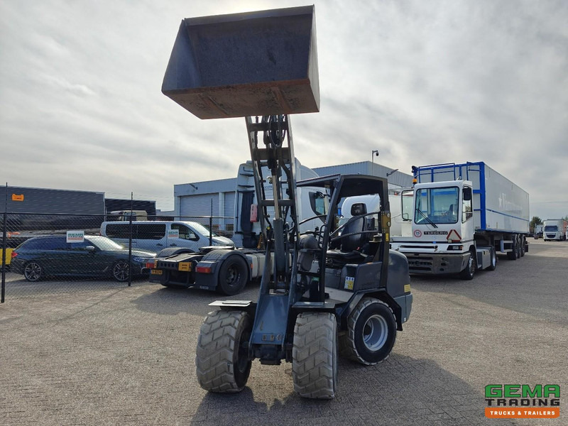 Giant V452T 3585 uren - Wiellader - Landbouw Kenteken - Vangmuil - Grondbak - Non-Marking Banden - Compact track loader: picture 5 Giant V452T 3585 uren - Wiellader - Landbouw Kenteken - Vangmuil - Grondbak - Non-Marking Banden - Compact track loader: picture 5