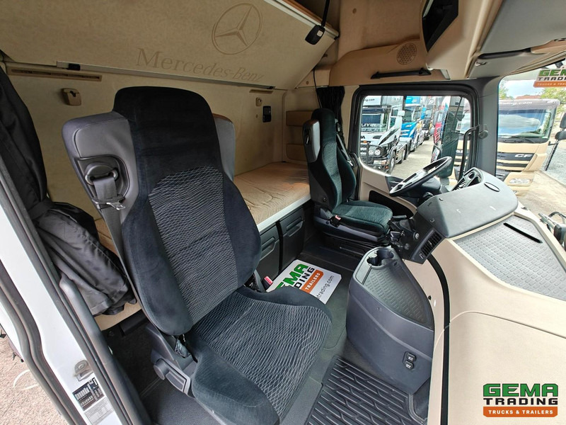Box truck Mercedes-Benz Actros 2645 6x2 Gigaspace Euro6 + 3Axle Trailer -  115m³ VolumeCombi - Dubbele Tanks - Moffet Aansluiting - HH Vloer - SMARTTacho V2: picture 6 Box truck Mercedes-Benz Actros 2645 6x2 Gigaspace Euro6 + 3Axle Trailer -  115m³ VolumeCombi - Dubbele Tanks - Moffet Aansluiting - HH Vloer - SMARTTacho V2: picture 6