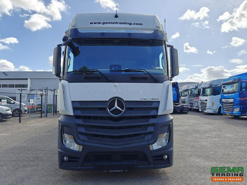 Box truck Mercedes-Benz Actros 2645 6x2 Gigaspace Euro6 + 3Axle Trailer -  115m³ VolumeCombi - Dubbele Tanks - Moffet Aansluiting - HH Vloer - SMARTTacho V2: picture 7 Box truck Mercedes-Benz Actros 2645 6x2 Gigaspace Euro6 + 3Axle Trailer -  115m³ VolumeCombi - Dubbele Tanks - Moffet Aansluiting - HH Vloer - SMARTTacho V2: picture 7