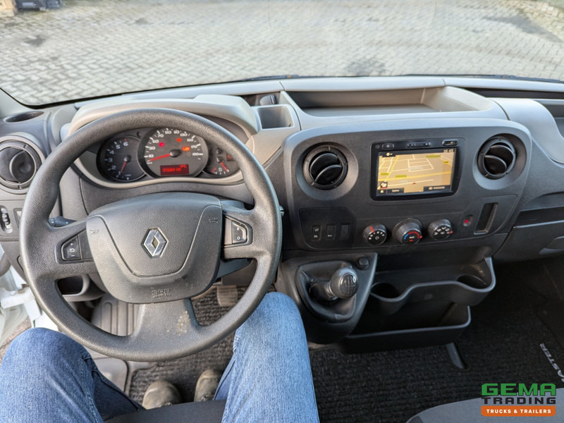 Interior photo 1: Small van Renault Master  Euro6 - Bestelbus L1H2 - Handgeschakeld - Airco - Navigatie - Cruise Control