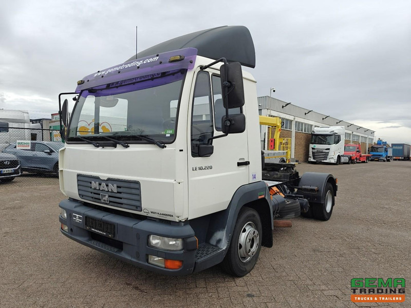 MAN LE 10.220 4x2 Dagcabine Euro3 - Handgeschakeld - Analoge Tachograaf - 195.000km - Tractor unit: picture 1 MAN LE 10.220 4x2 Dagcabine Euro3 - Handgeschakeld - Analoge Tachograaf - 195.000km - Tractor unit: picture 1