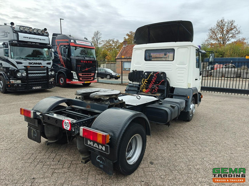 MAN LE 10.220 4x2 Dagcabine Euro3 - Handgeschakeld - Analoge Tachograaf - 195.000km - Tractor unit: picture 3 MAN LE 10.220 4x2 Dagcabine Euro3 - Handgeschakeld - Analoge Tachograaf - 195.000km - Tractor unit: picture 3