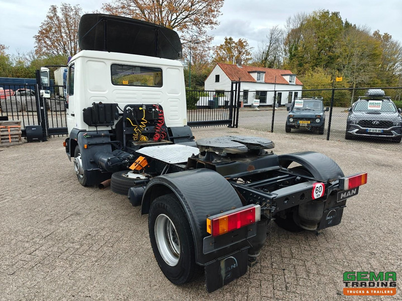 MAN LE 10.220 4x2 Dagcabine Euro3 - Handgeschakeld - Analoge Tachograaf - 195.000km - Tractor unit: picture 4 MAN LE 10.220 4x2 Dagcabine Euro3 - Handgeschakeld - Analoge Tachograaf - 195.000km - Tractor unit: picture 4