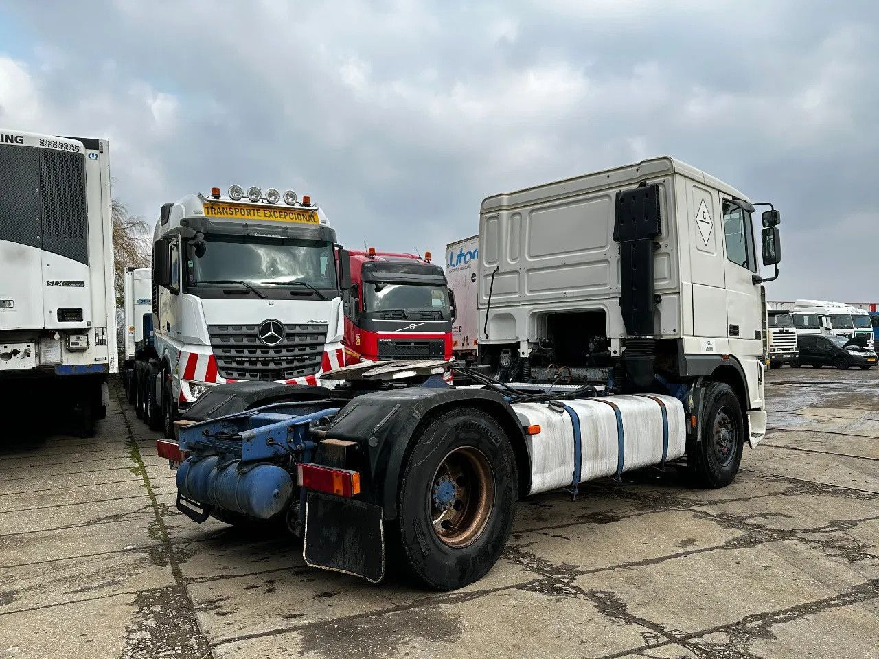 DAF XF 95.380 4X2 Tractor-unit Spring/Air ZF Manual DAF XF 95.380 4X2 Tractor-unit Spring/Air ZF Manual - Tractor unit: picture 4 DAF XF 95.380 4X2 Tractor-unit Spring/Air ZF Manual DAF XF 95.380 4X2 Tractor-unit Spring/Air ZF Manual - Tractor unit: picture 4