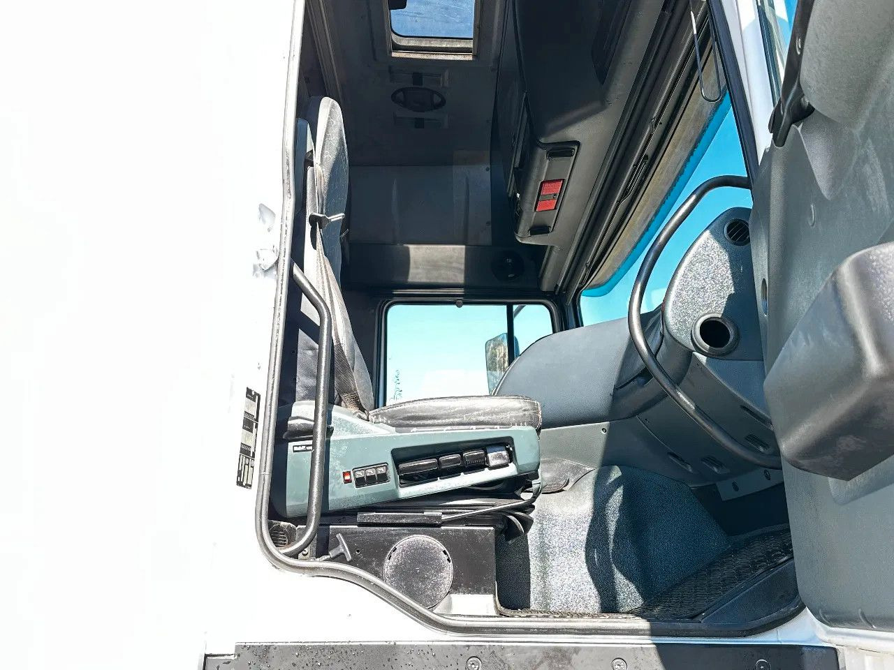 New Tractor unit DAF XF 95.480 4X2 Tractor-unit Spring/Air ZF Manual: picture 10