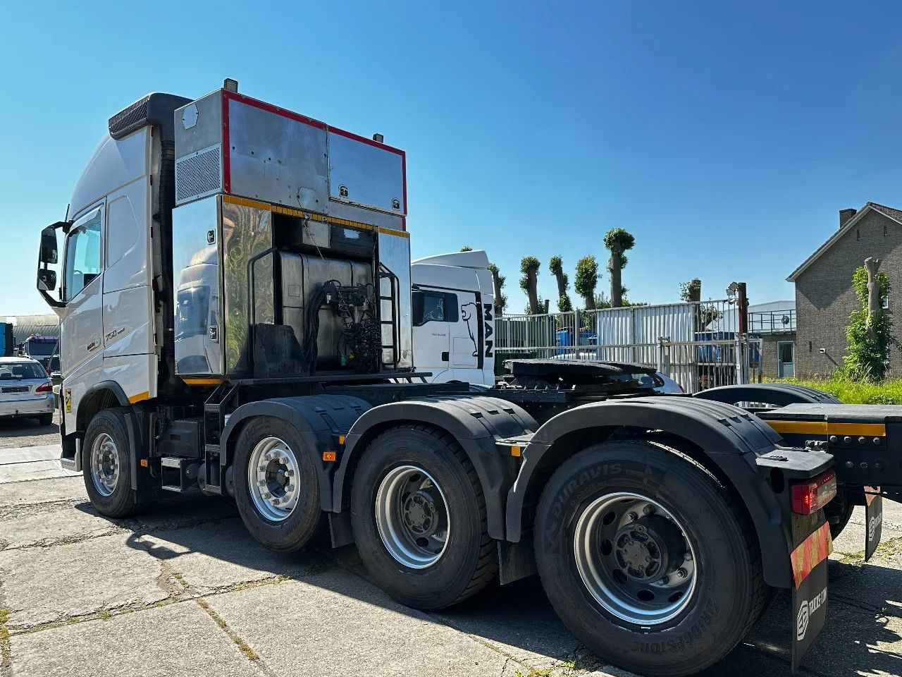 Volvo FH 16.750 8X4 Tractor-unit Push-pull 180T Retard Volvo FH 16.750 8X4 Tractor-unit Push-pull 180T Retard - Tractor unit: picture 3 Volvo FH 16.750 8X4 Tractor-unit Push-pull 180T Retard Volvo FH 16.750 8X4 Tractor-unit Push-pull 180T Retard - Tractor unit: picture 3