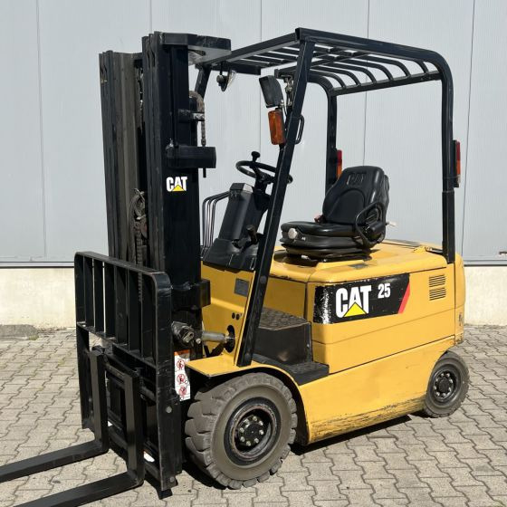 Caterpillar EP25K-PAC - Electric forklift: picture 1 Caterpillar EP25K-PAC - Electric forklift: picture 1