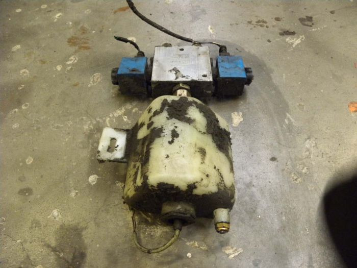 Control valve for Om Pimespo TSX20 - Hydraulic valve for Material handling equipment: picture 1 Control valve for Om Pimespo TSX20 - Hydraulic valve for Material handling equipment: picture 1