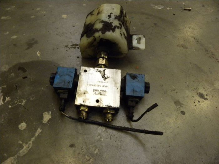 Control valve for Om Pimespo TSX20 - Hydraulic valve for Material handling equipment: picture 2 Control valve for Om Pimespo TSX20 - Hydraulic valve for Material handling equipment: picture 2