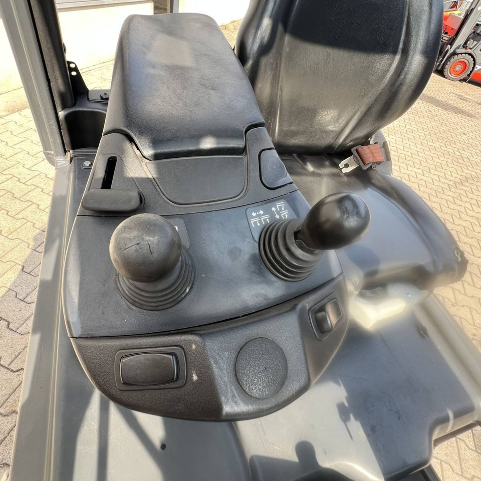 Electric forklift Linde E18PH (386-02) EVO: picture 13 Electric forklift Linde E18PH (386-02) EVO: picture 13