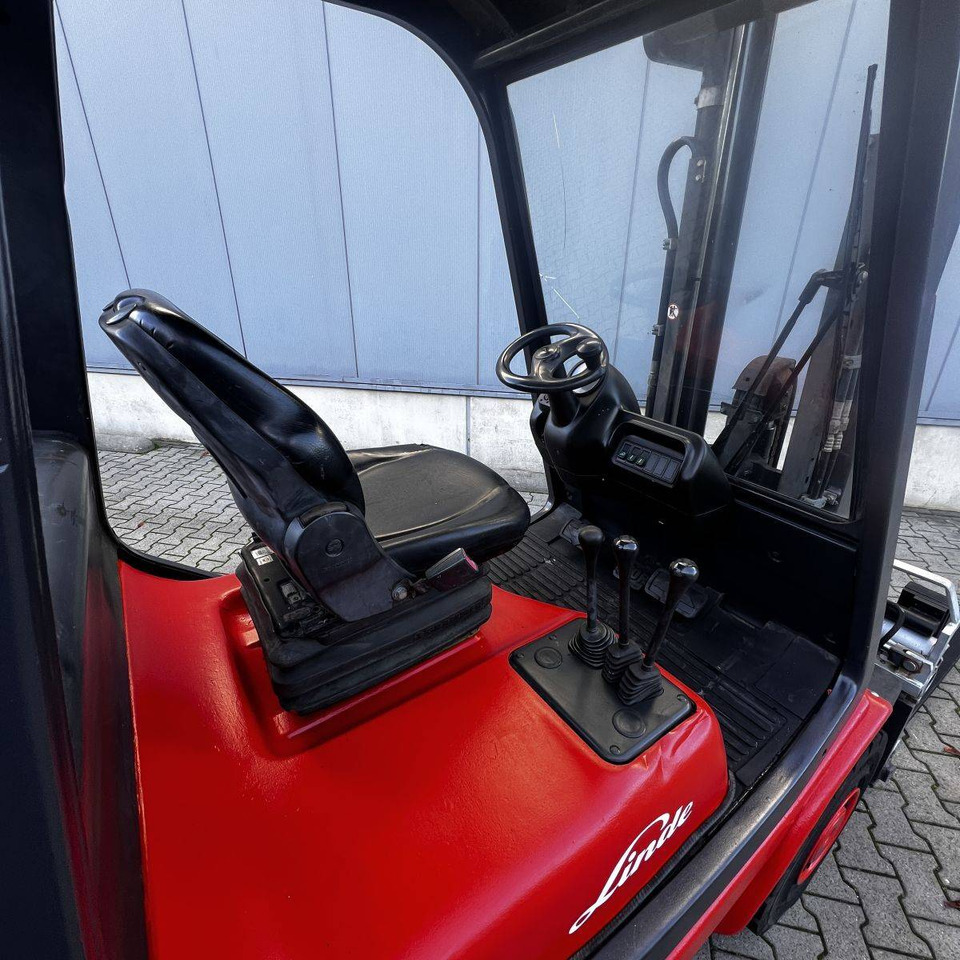 Linde H25D (351-03) - Diesel forklift: picture 5 Linde H25D (351-03) - Diesel forklift: picture 5