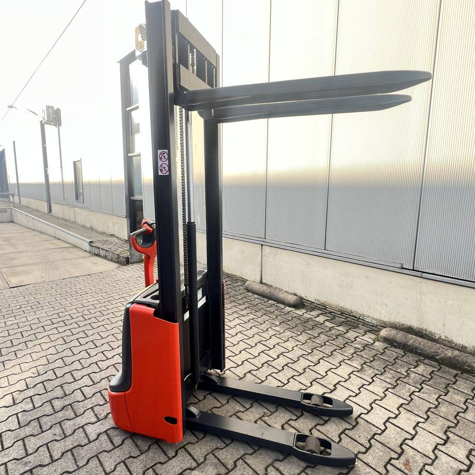 Linde L10 (1172) - Stacker: picture 2 Linde L10 (1172) - Stacker: picture 2