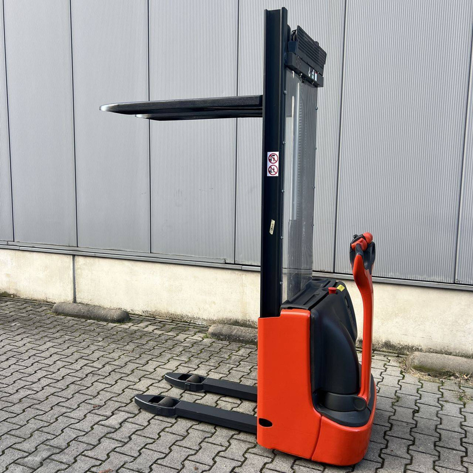 Linde L10 (1172) - Stacker: picture 3 Linde L10 (1172) - Stacker: picture 3