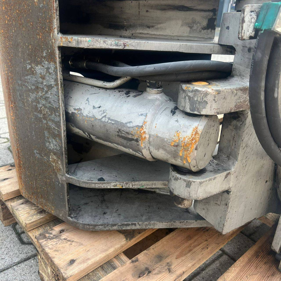 Paper roll clamp rotating - Clamp: picture 3 Paper roll clamp rotating - Clamp: picture 3